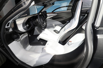 McLaren Hybrid Speedtail -three seats-1036 bhp - 250 mph